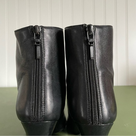 Stuart Weitzman Wedge Heel Ankle Boots in Black Glove Leather *Spain* - Picture 4 of 12